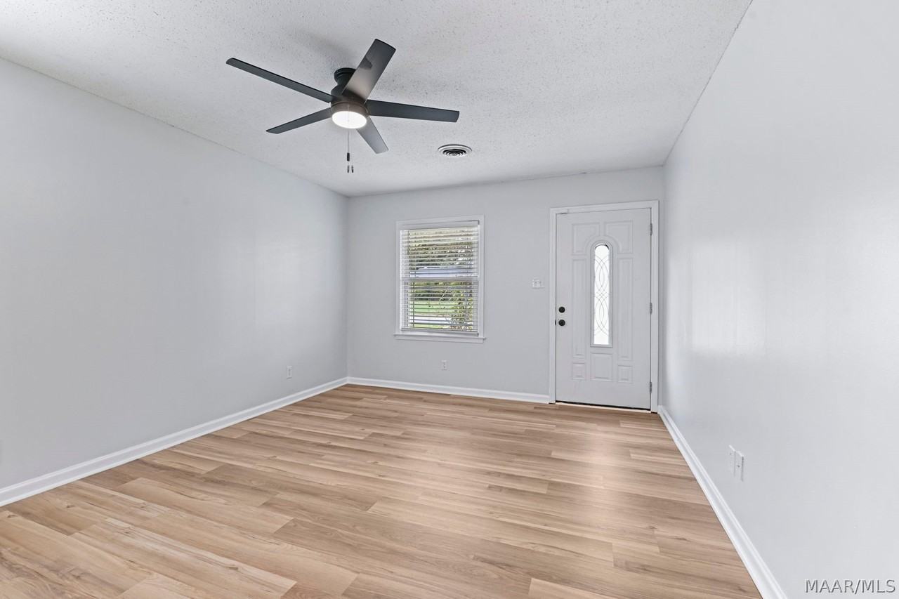 111 Lori St - Photo 3 of 37