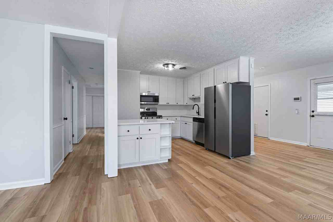 111 Lori St - Photo 7 of 37