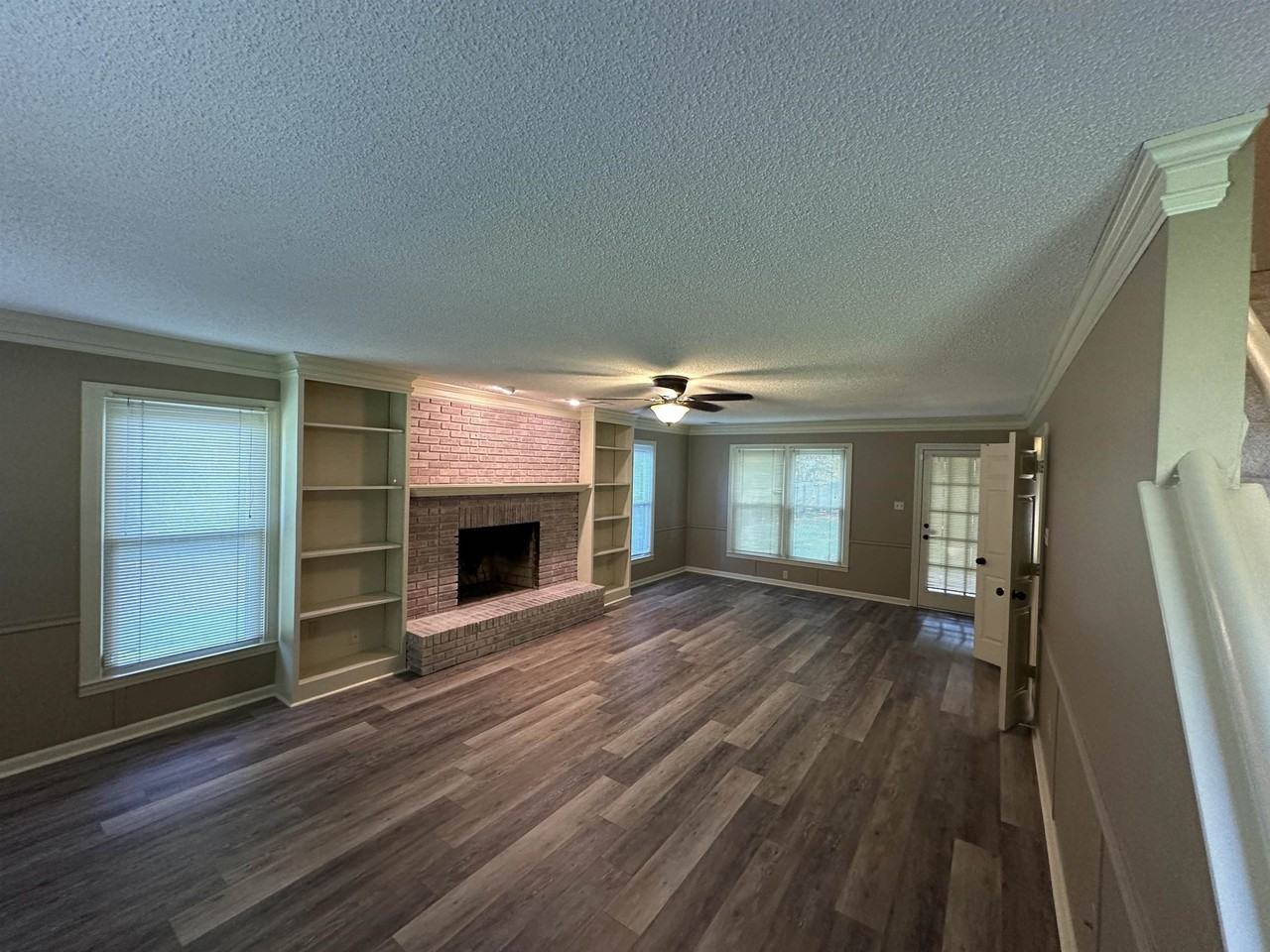 1964 Prestwick Dr - Photo 4 of 27