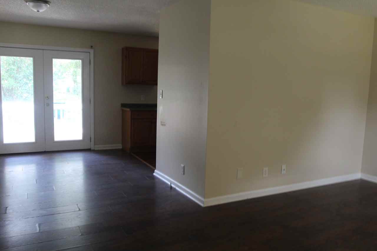 1403 Greenbrier Ct #1 - Photo 2 of 9