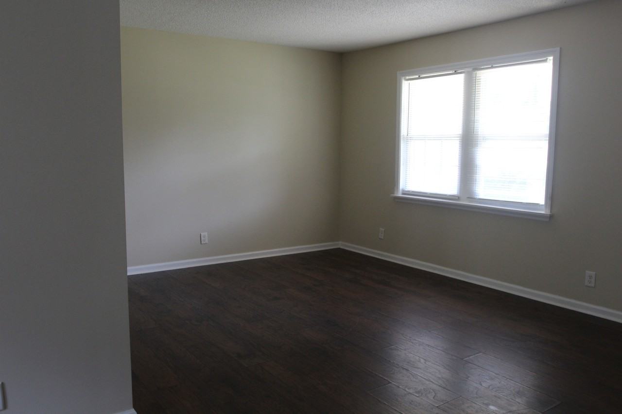 1403 Greenbrier Ct #1 - Photo 3 of 9