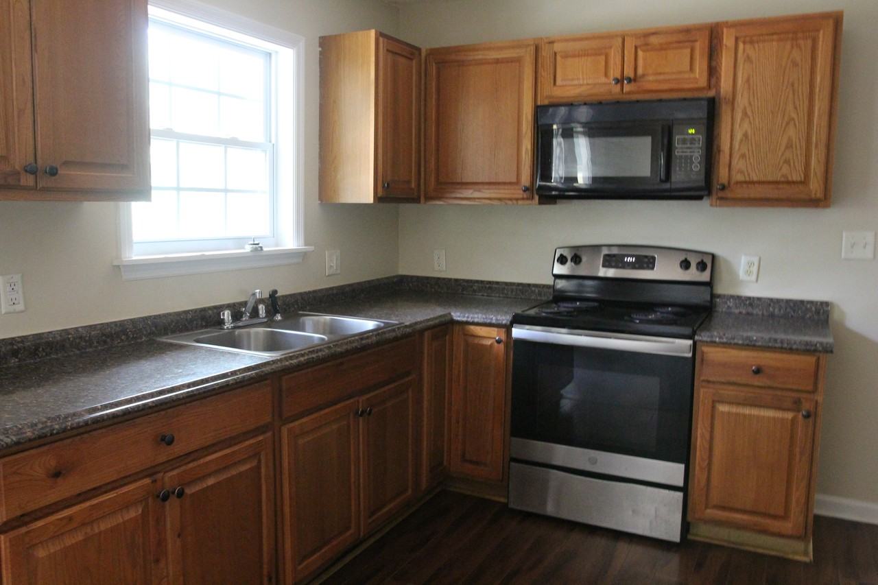 1403 Greenbrier Ct #1 - Photo 4 of 9