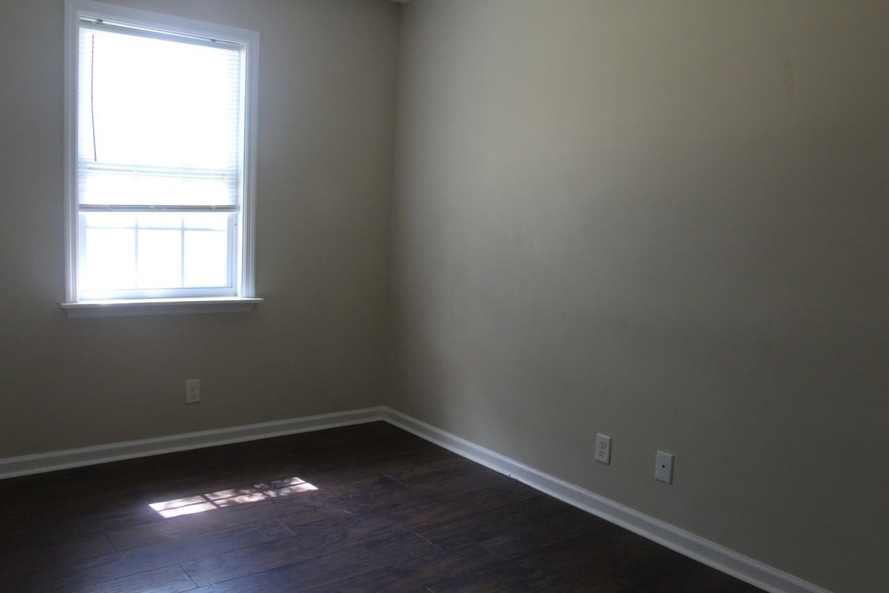 1403 Greenbrier Ct #1 - Photo 6 of 9