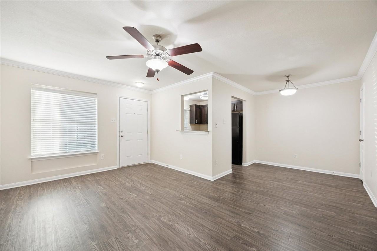 214 W. 17th - Photo 5 of 10