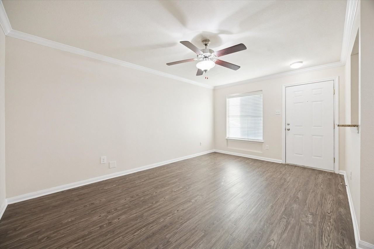 214 W. 17th - Photo 6 of 10