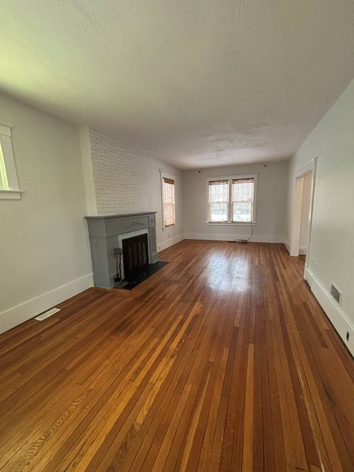 135 Maria St #1 - Photo 3 of 13