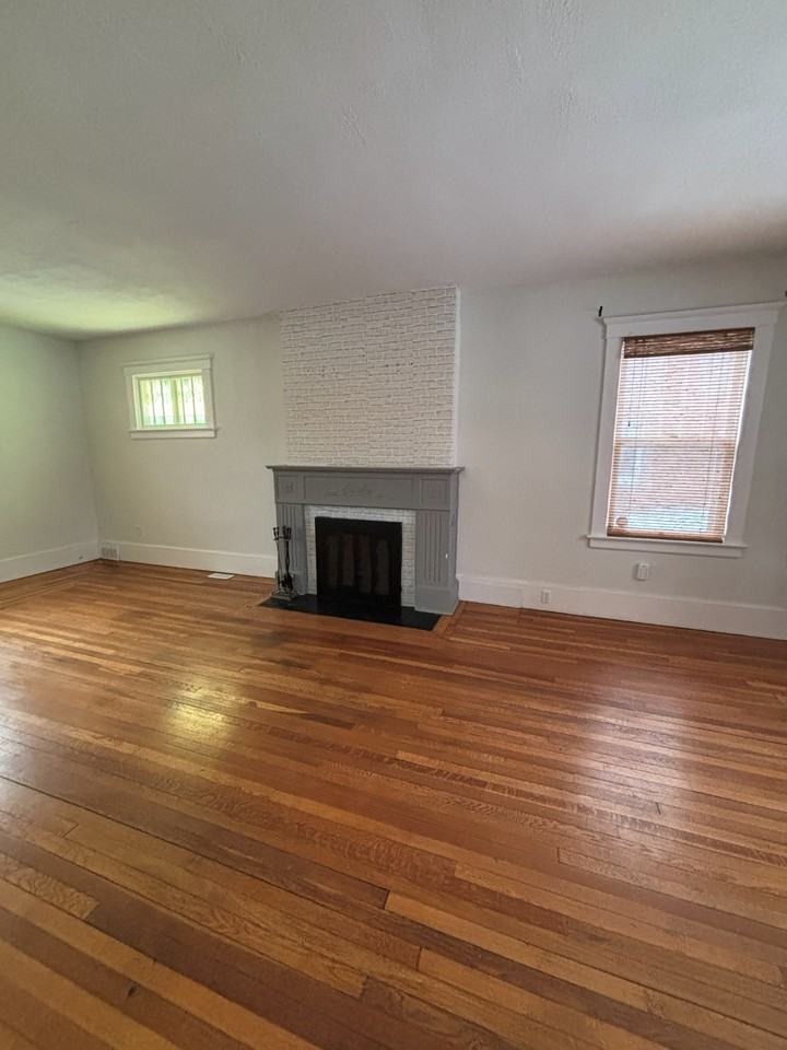 135 Maria St #1 - Photo 4 of 13