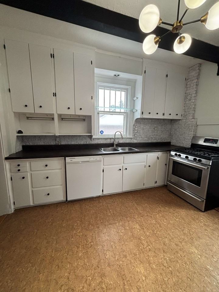 135 Maria St #1 - Photo 7 of 13