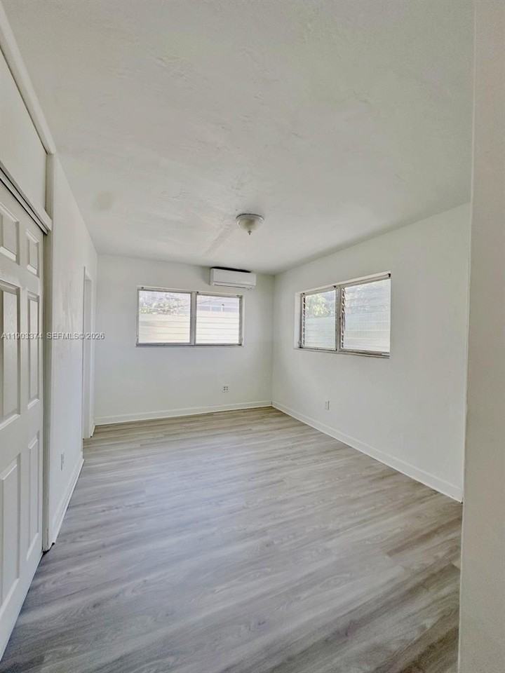 1955 Normandy Dr #6 - Photo 5 of 12