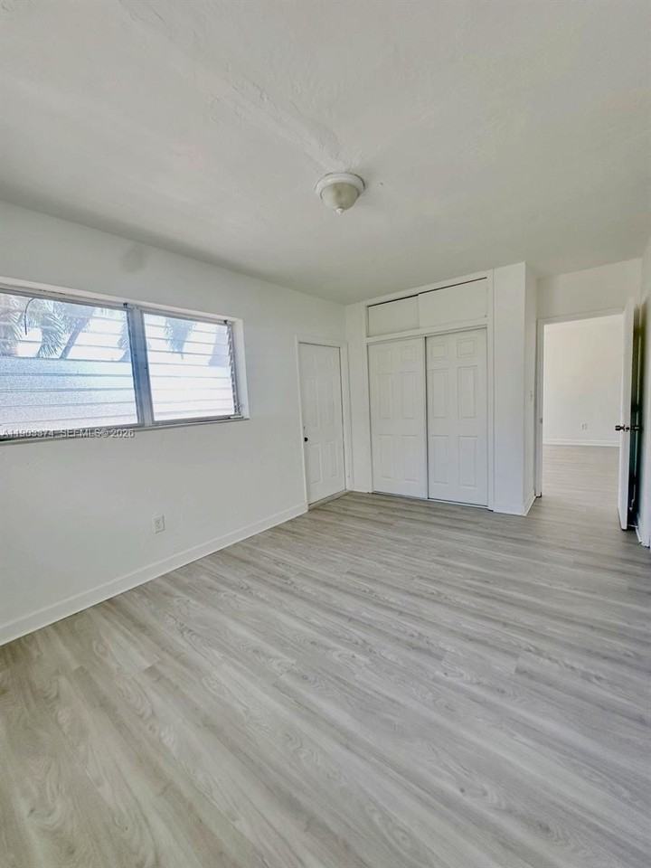 1955 Normandy Dr #6 - Photo 6 of 12