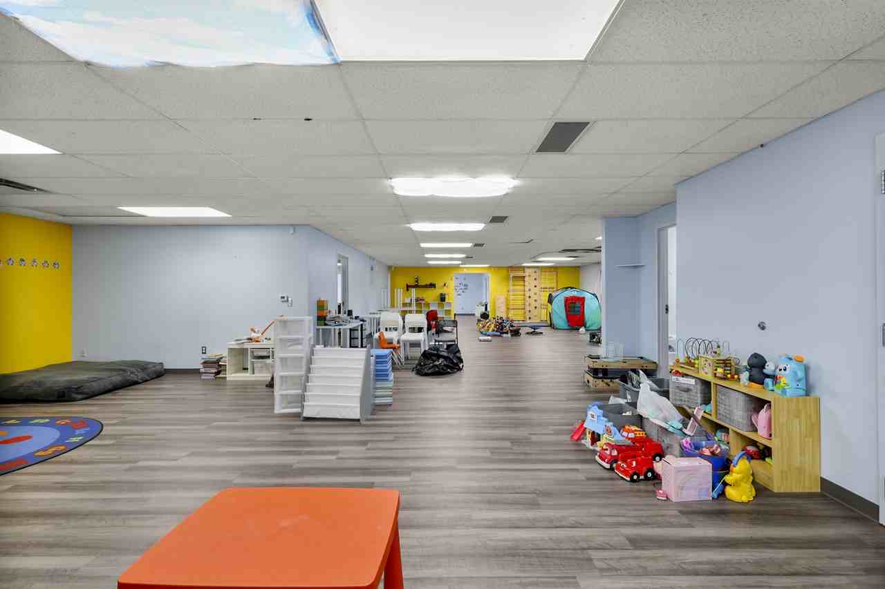 20332 Eureka Rd - Photo 3 of 23