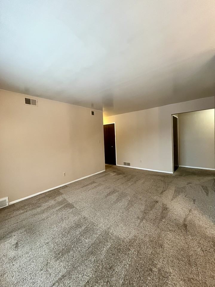 939 James Street12 #12 - Photo 7 of 11