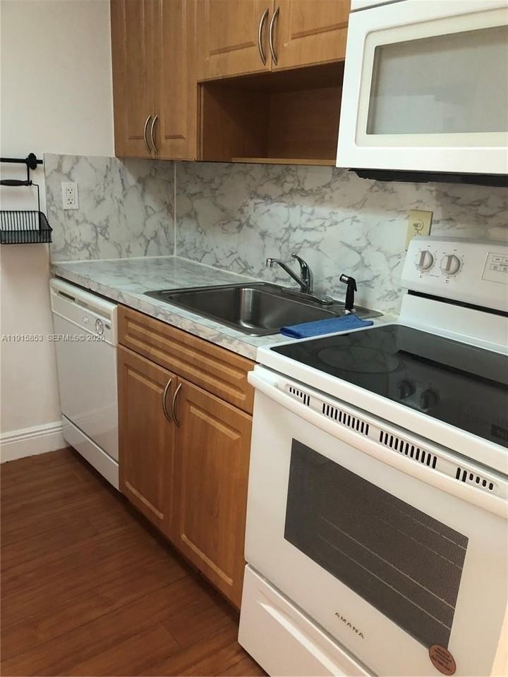 1110 Salzedo St #2D - Photo 2 of 9