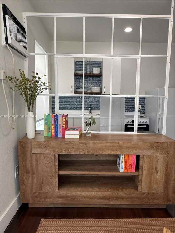 723 2nd St #1 - Photo 5 of 6