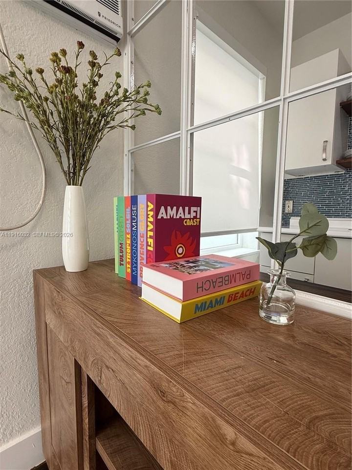 723 2nd St #1 - Photo 6 of 6