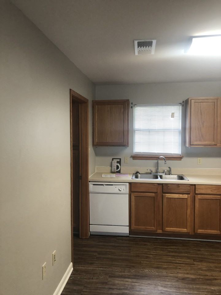 2858 - Photo 3 of 27