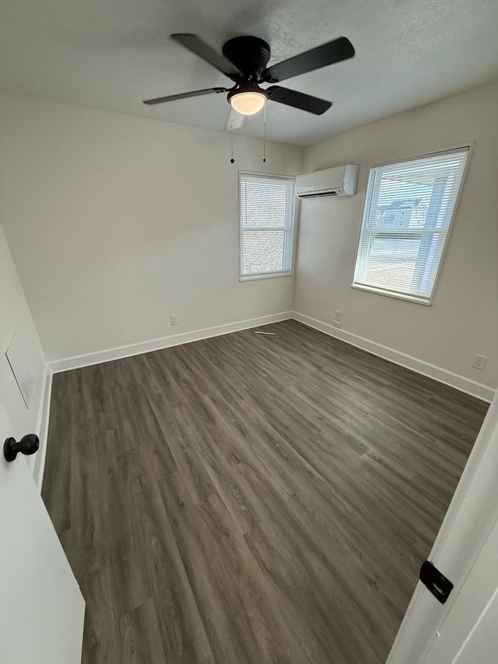 9654 Selby Pl - Photo 4 of 7