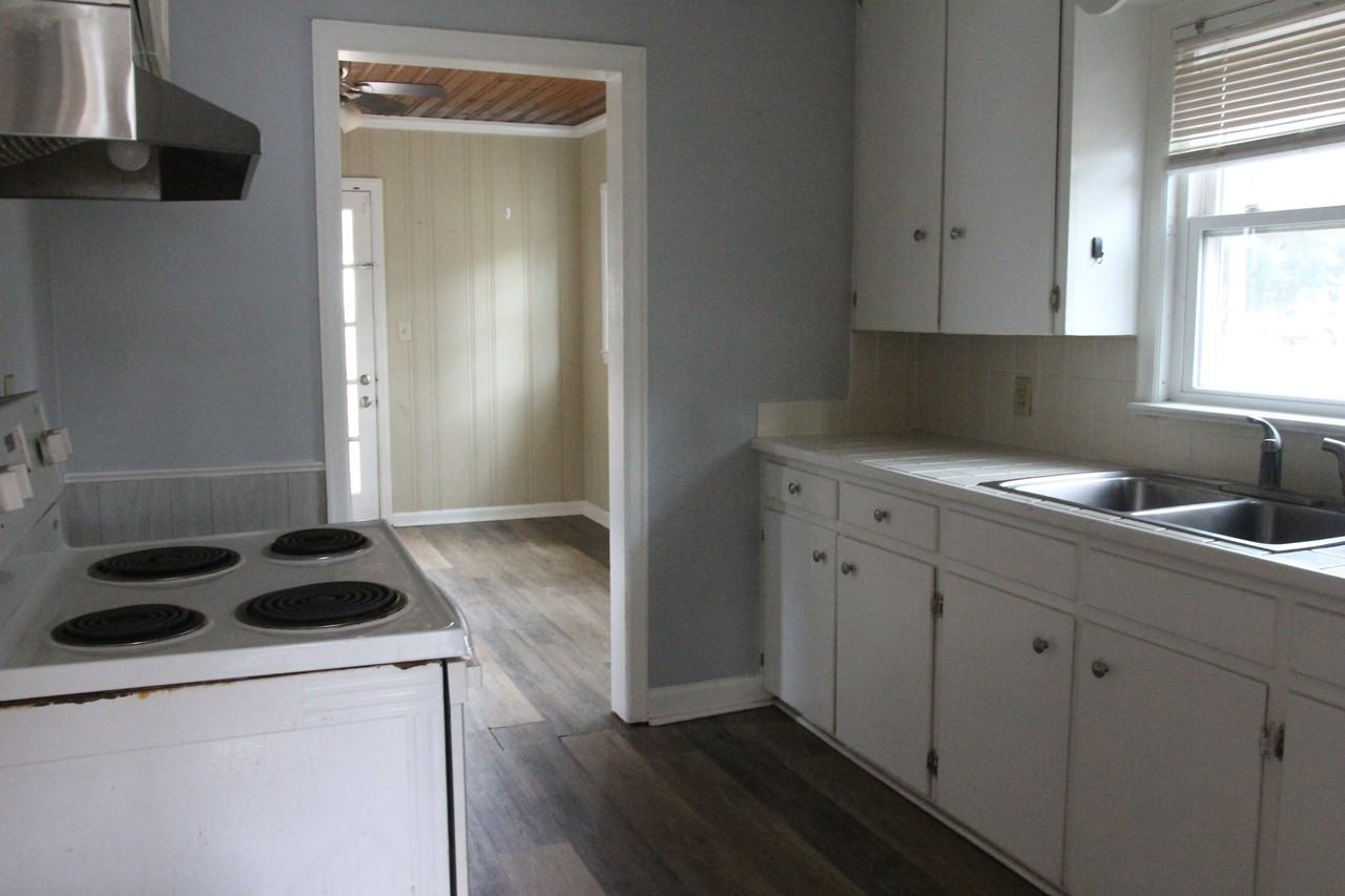 1114 10th Ave #1 - Photo 5 of 10