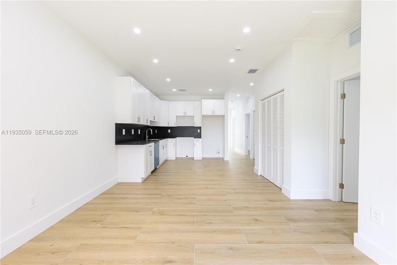 1864 Nw 91st St #1864 - Photo 2 of 27