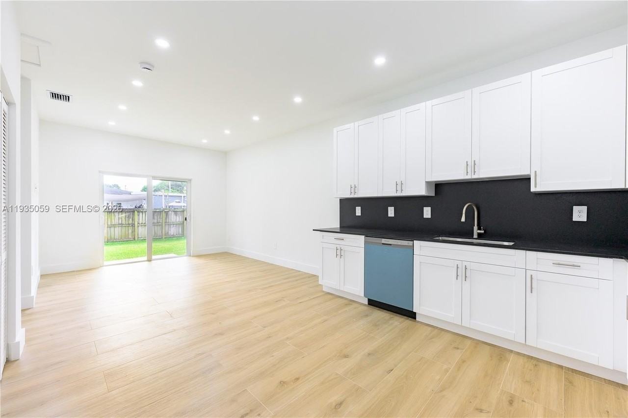 1864 Nw 91st St #1864 - Photo 6 of 27