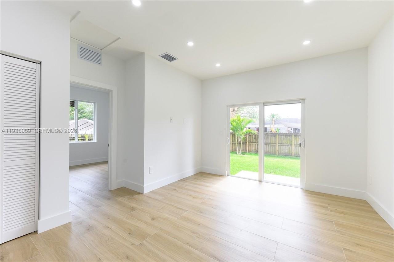 1864 Nw 91st St #1864 - Photo 7 of 27