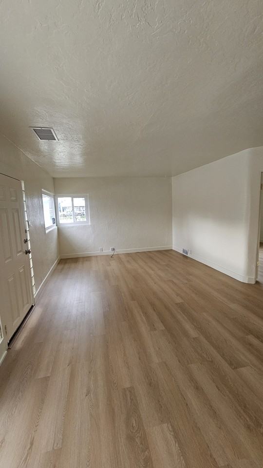 476 E 7th Ave #1 - Photo 4 of 25