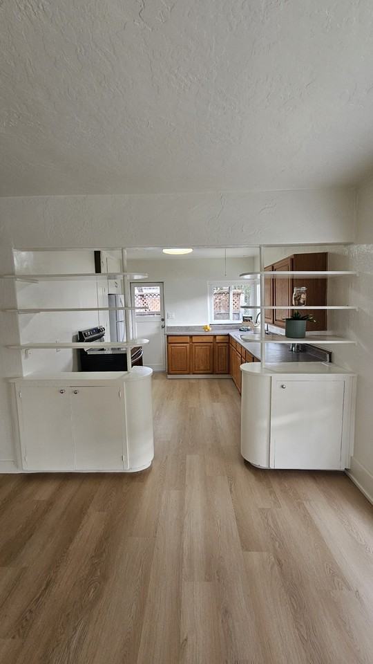 476 E 7th Ave #1 - Photo 5 of 25