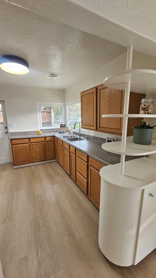 476 E 7th Ave #1 - Photo 7 of 25