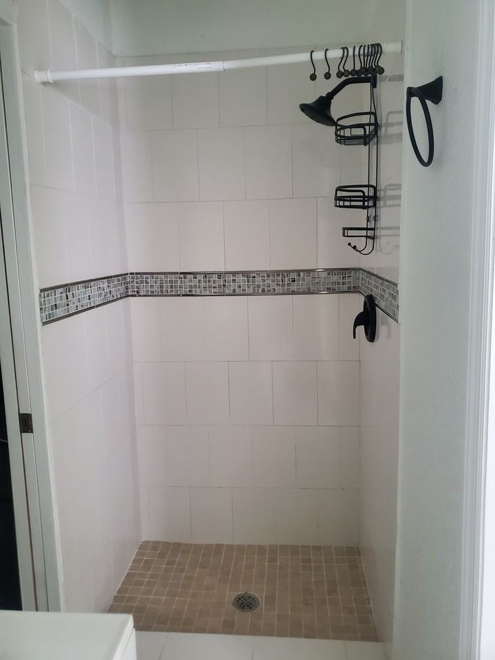 1806 Grasmere Dr #1 - Photo 5 of 10