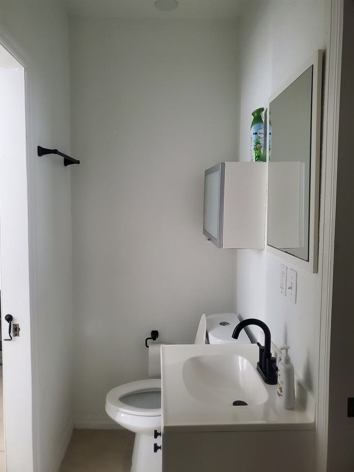 1806 Grasmere Dr #1 - Photo 7 of 10