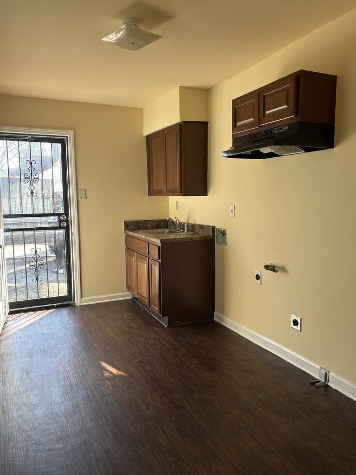 2413 Deadrick Ave #1 - Photo 2 of 5