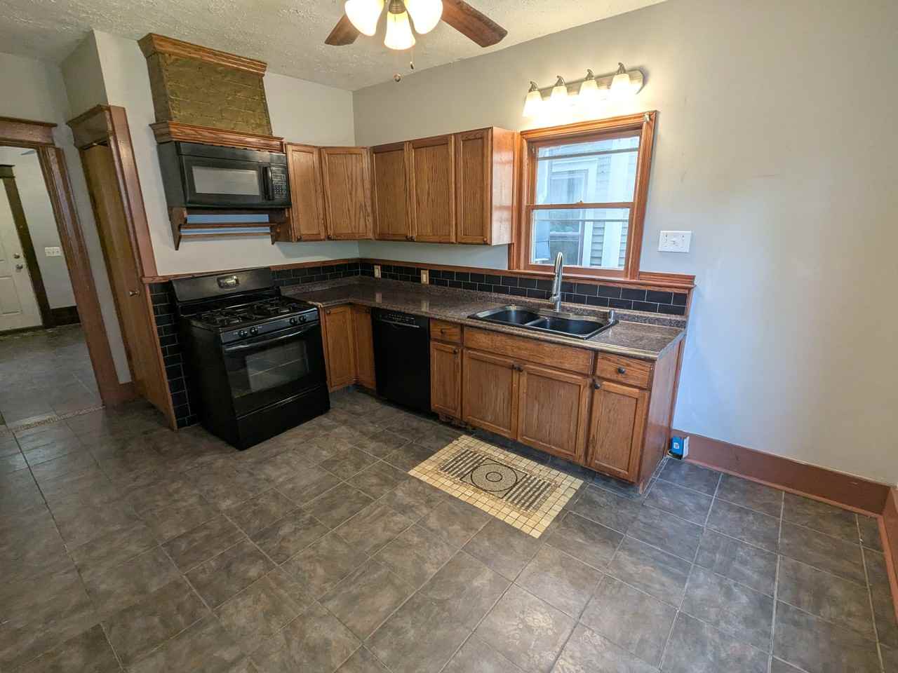 918 Goodman St S #1 - Photo 5 of 10