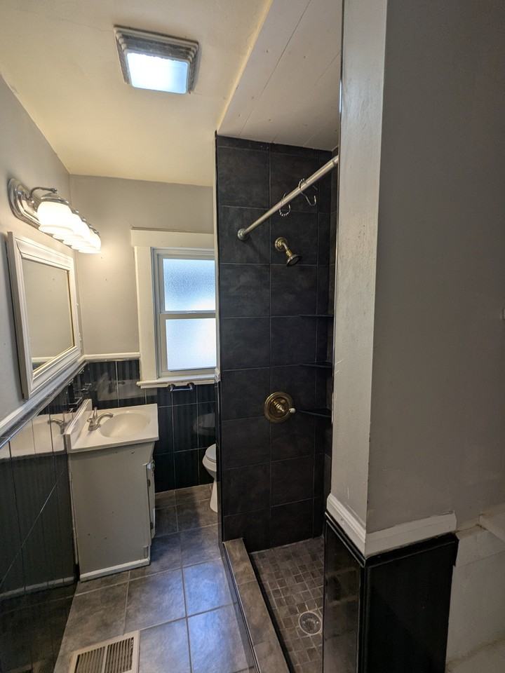 918 Goodman St S #1 - Photo 7 of 10