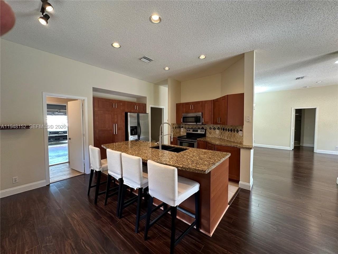 4192 Laurel Ridge Cir #4192 - Photo 7 of 33