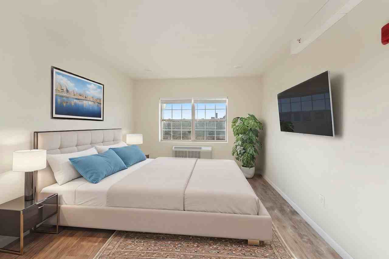 Pine Street Apartments - Photo 4 of 6