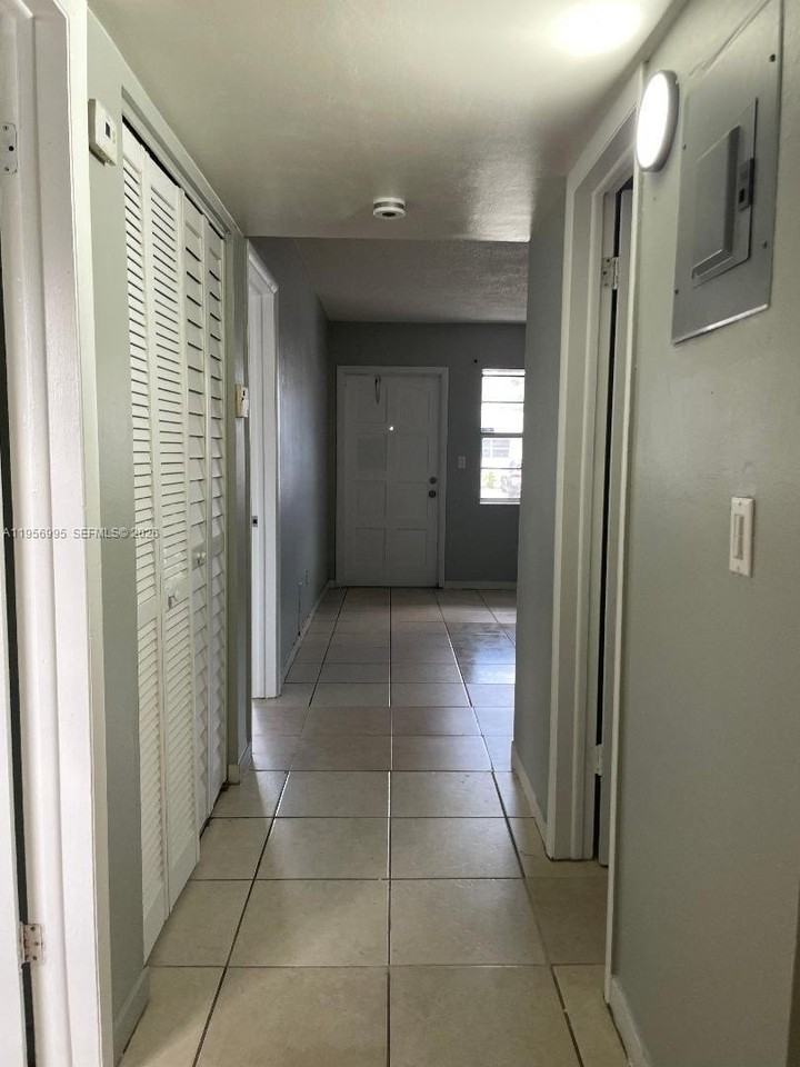 5440 Sw 38th Ct - Photo 2 of 4