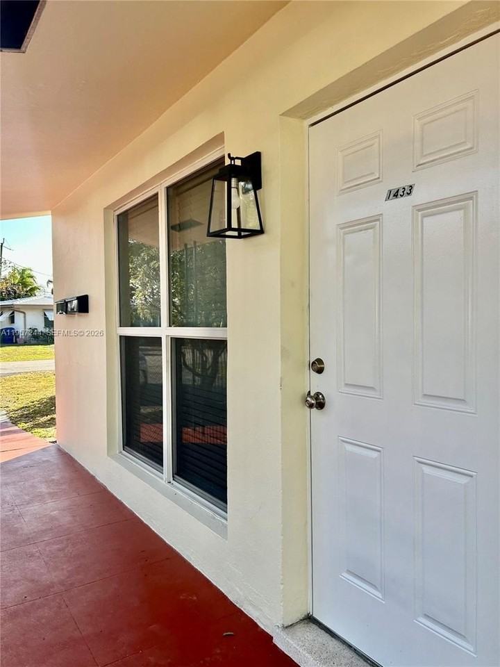 1433 Ne 22nd St #1 - Photo 2 of 16