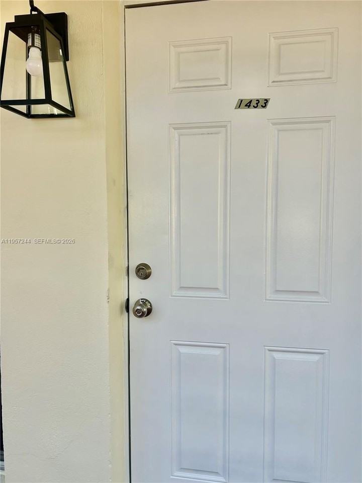 1433 Ne 22nd St #1 - Photo 3 of 16