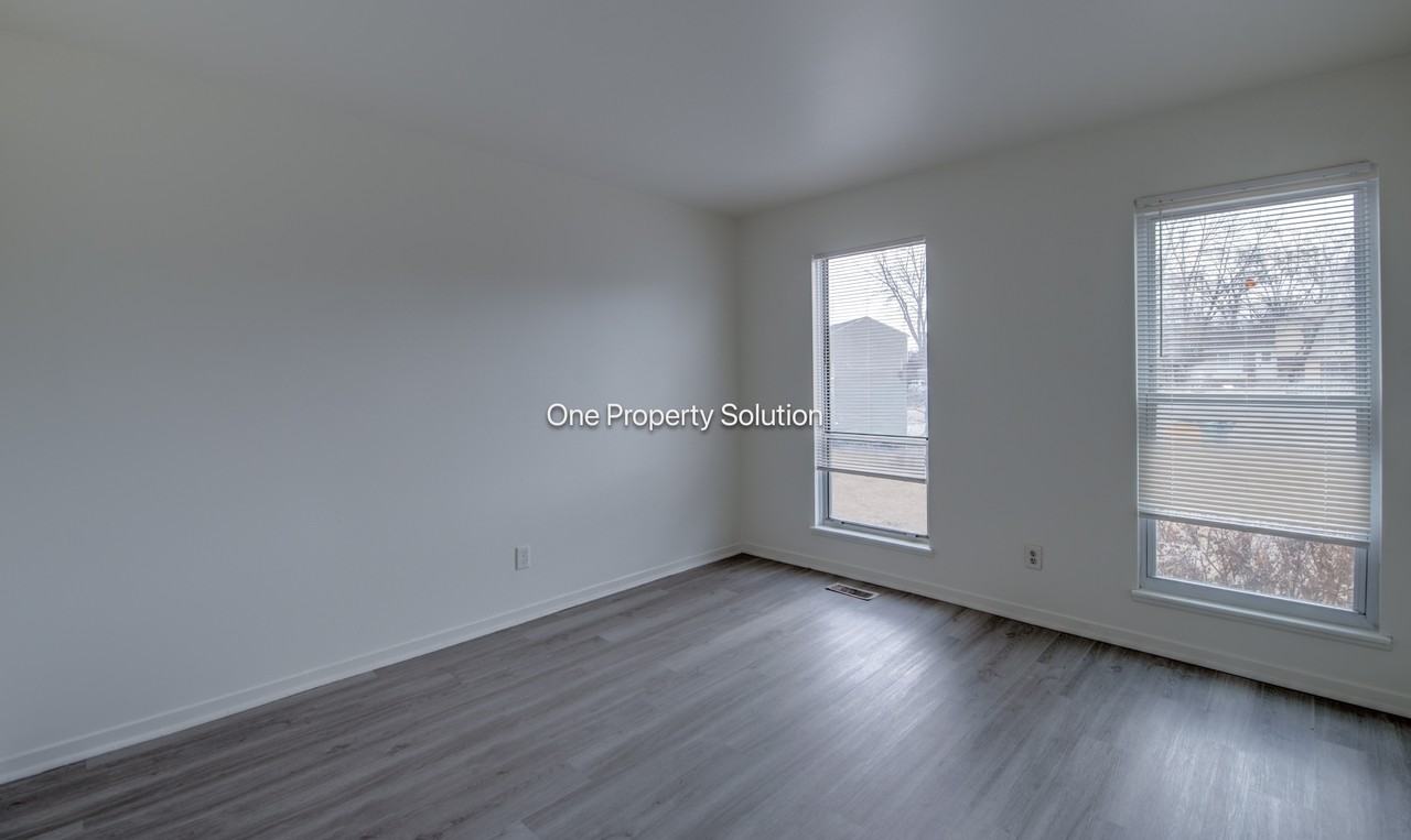 924 W 60th Pl #1 - Photo 6 of 24