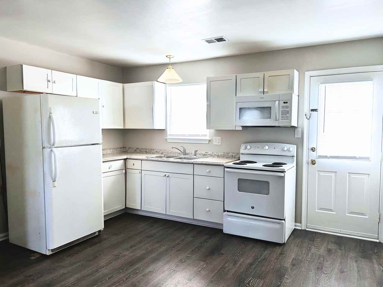 1061 Filbert St #1061 - Photo 3 of 6