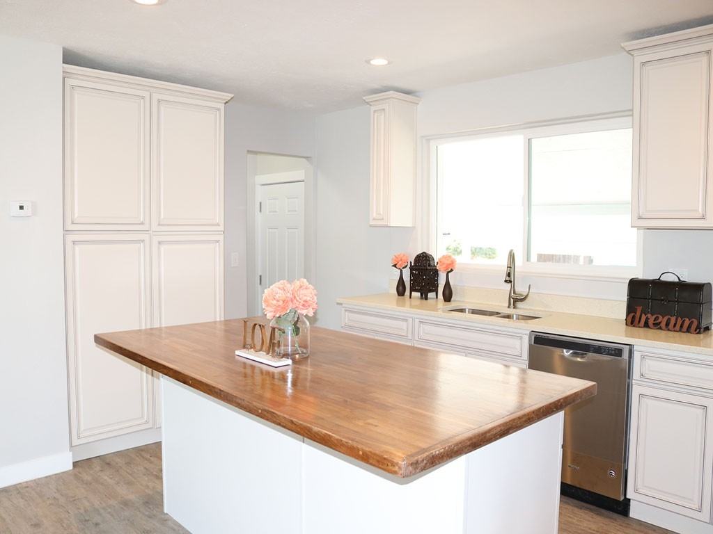 1002 E Platinum Way #1 - Photo 4 of 10