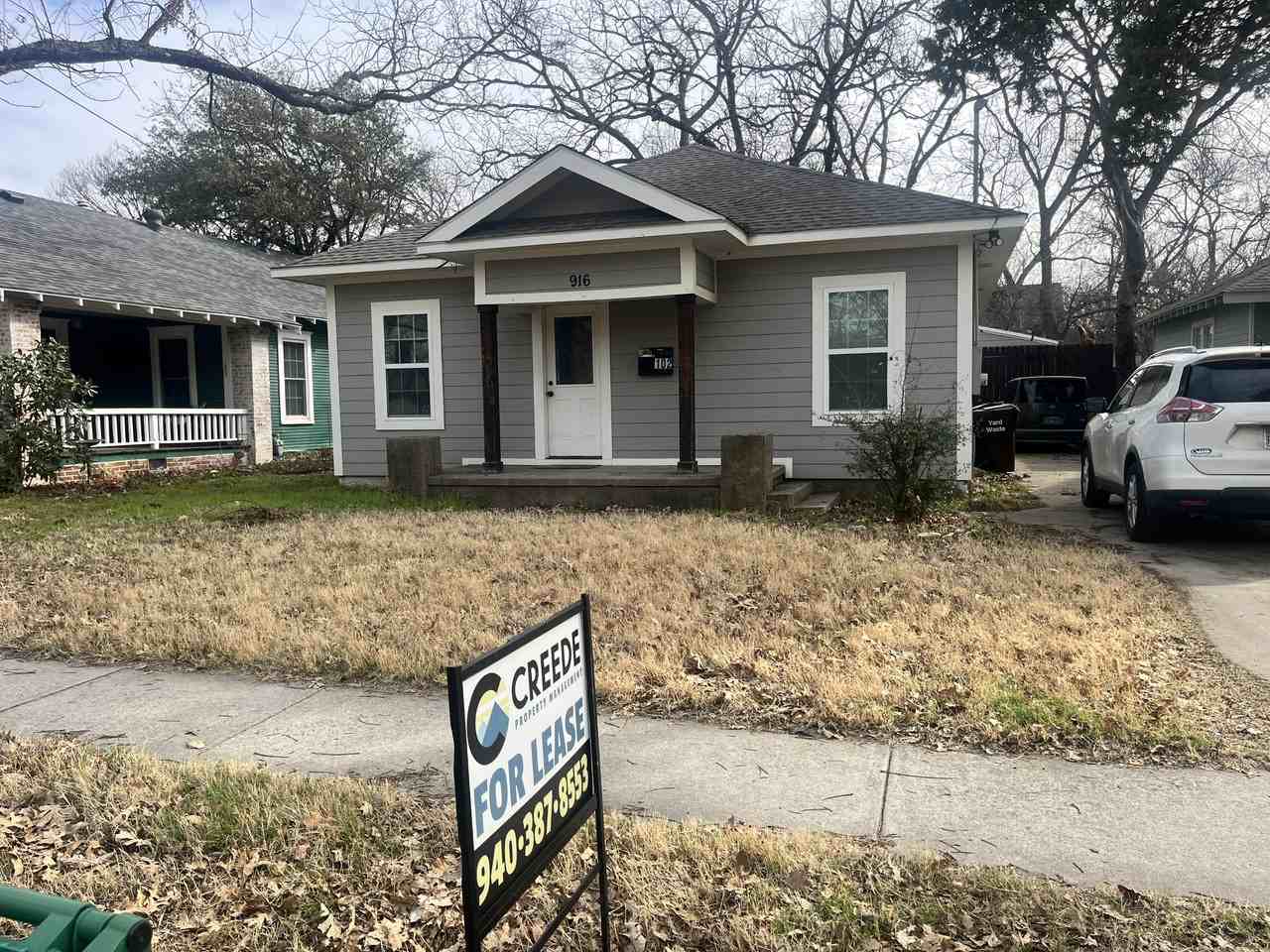 916 N Austin St #1 - Photo 3 of 37