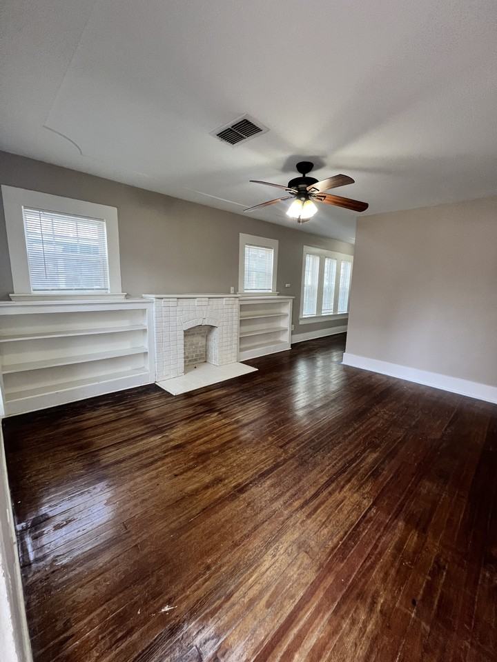 916 N Austin St #1 - Photo 4 of 37