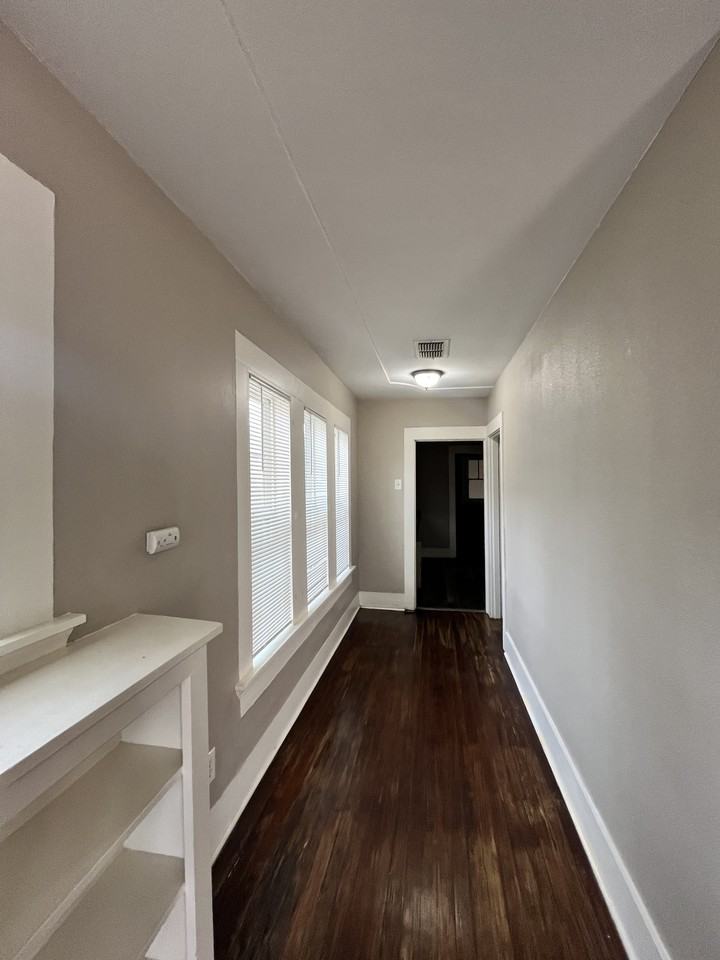 916 N Austin St #1 - Photo 7 of 37