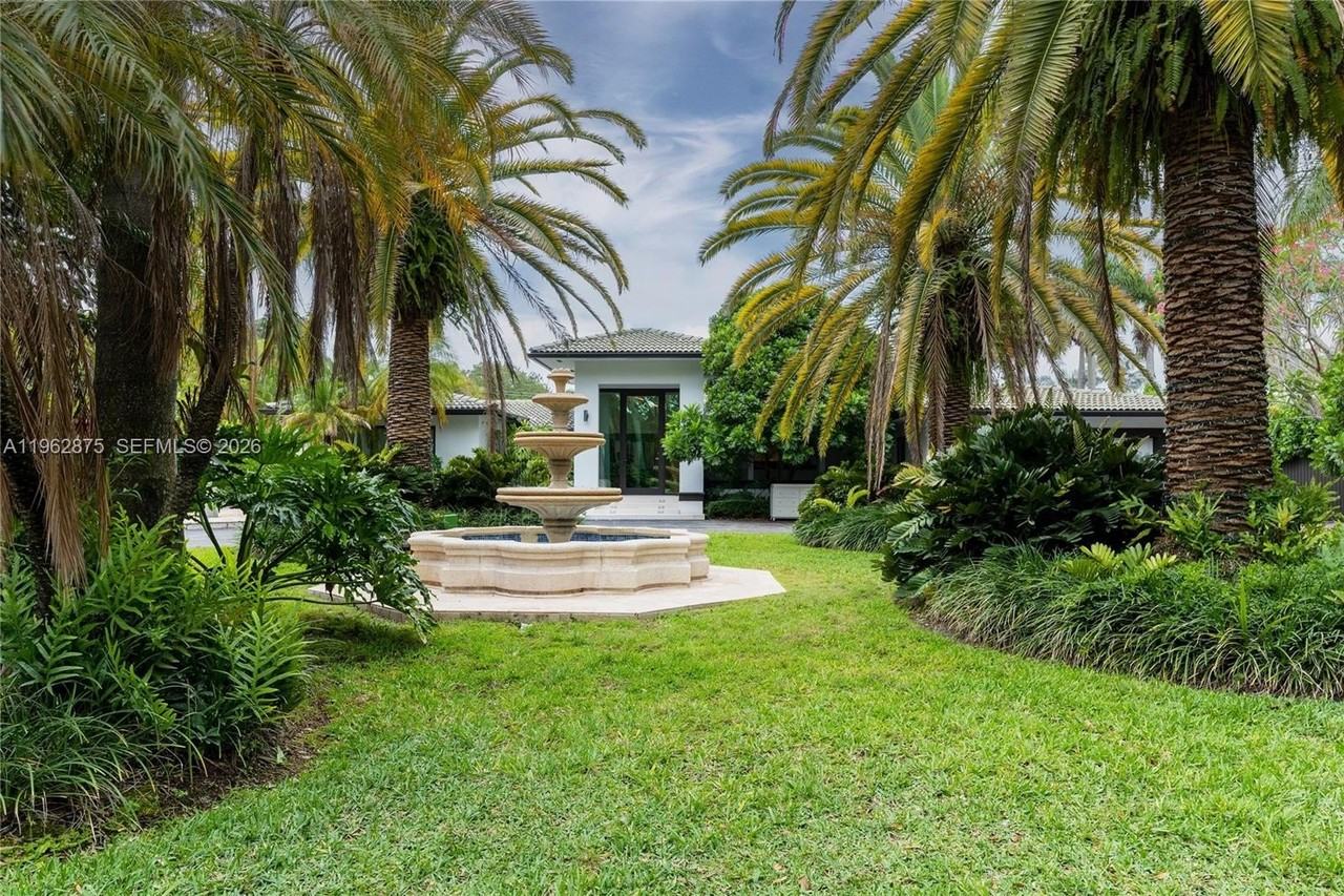 7300 Sw 77th Ave - Photo 3 of 30