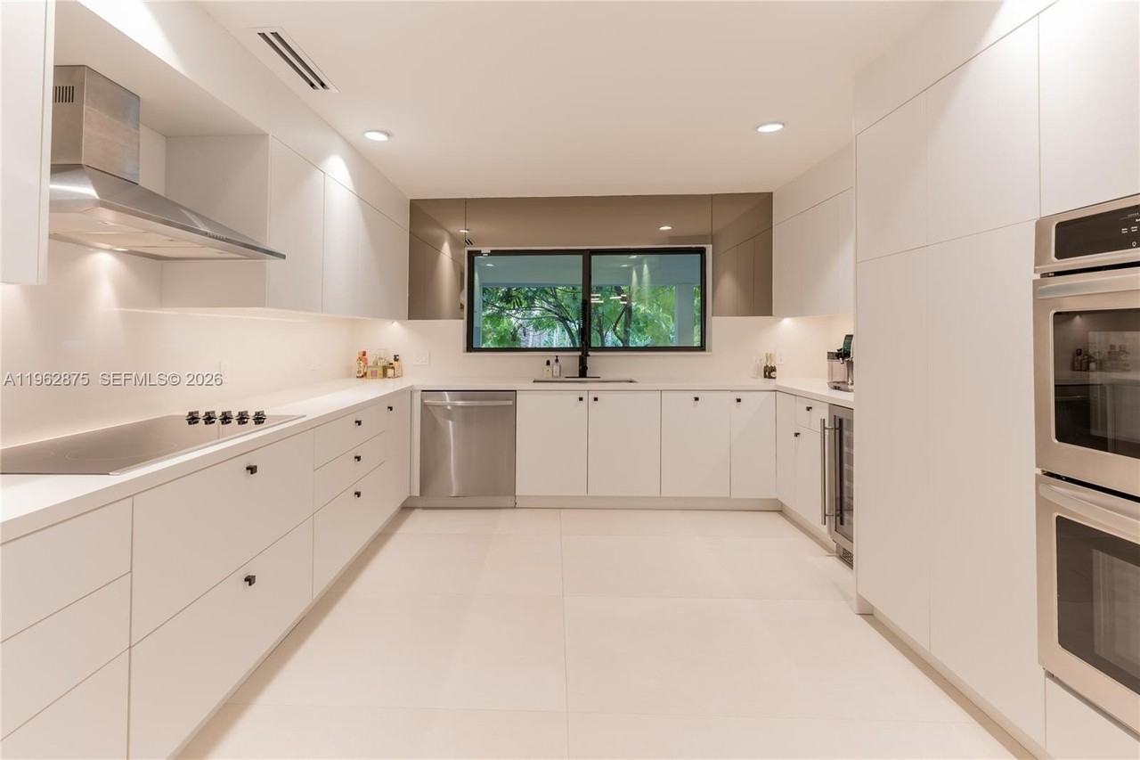 7300 Sw 77th Ave - Photo 6 of 30