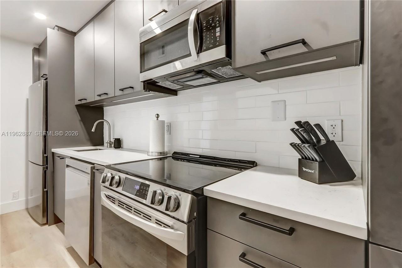 1000 West Ave #506 - Photo 4 of 14