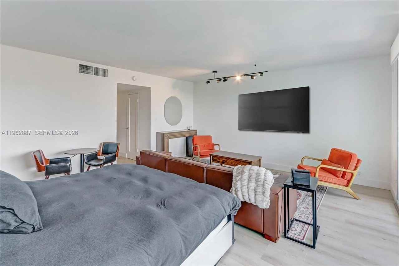 1000 West Ave #506 - Photo 6 of 14