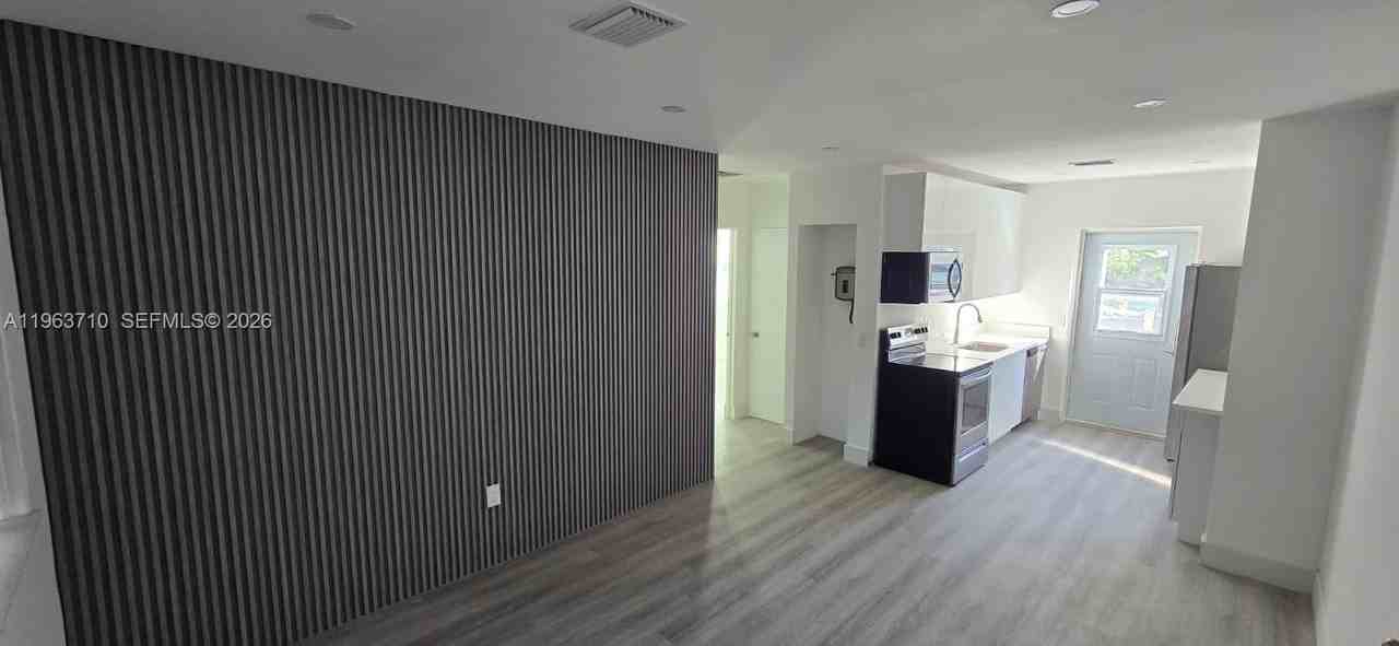 1812 Scott St #1812 - Photo 2 of 7