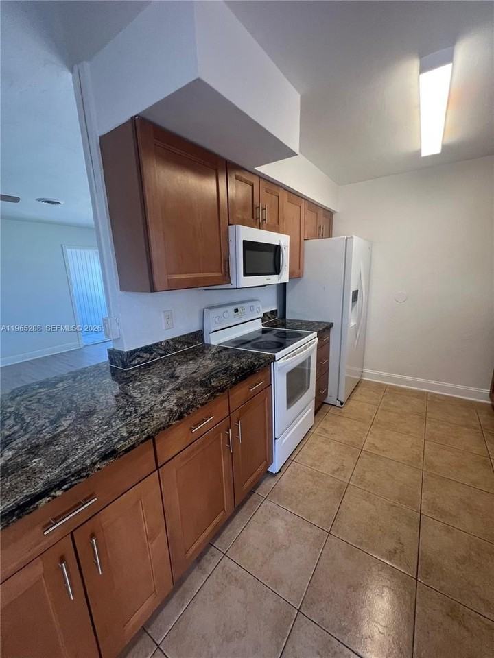 2010 N 61st Ave #0 - Photo 3 of 8